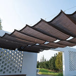 Voile d'ombrage vague HDPE beige protégeant une pergola