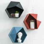 Étagère murale hexagonale bronze avec livre et plante