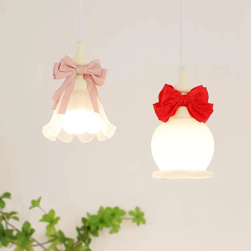 Lampe suspendue noeud papillon rose verre laiteux chambre fille