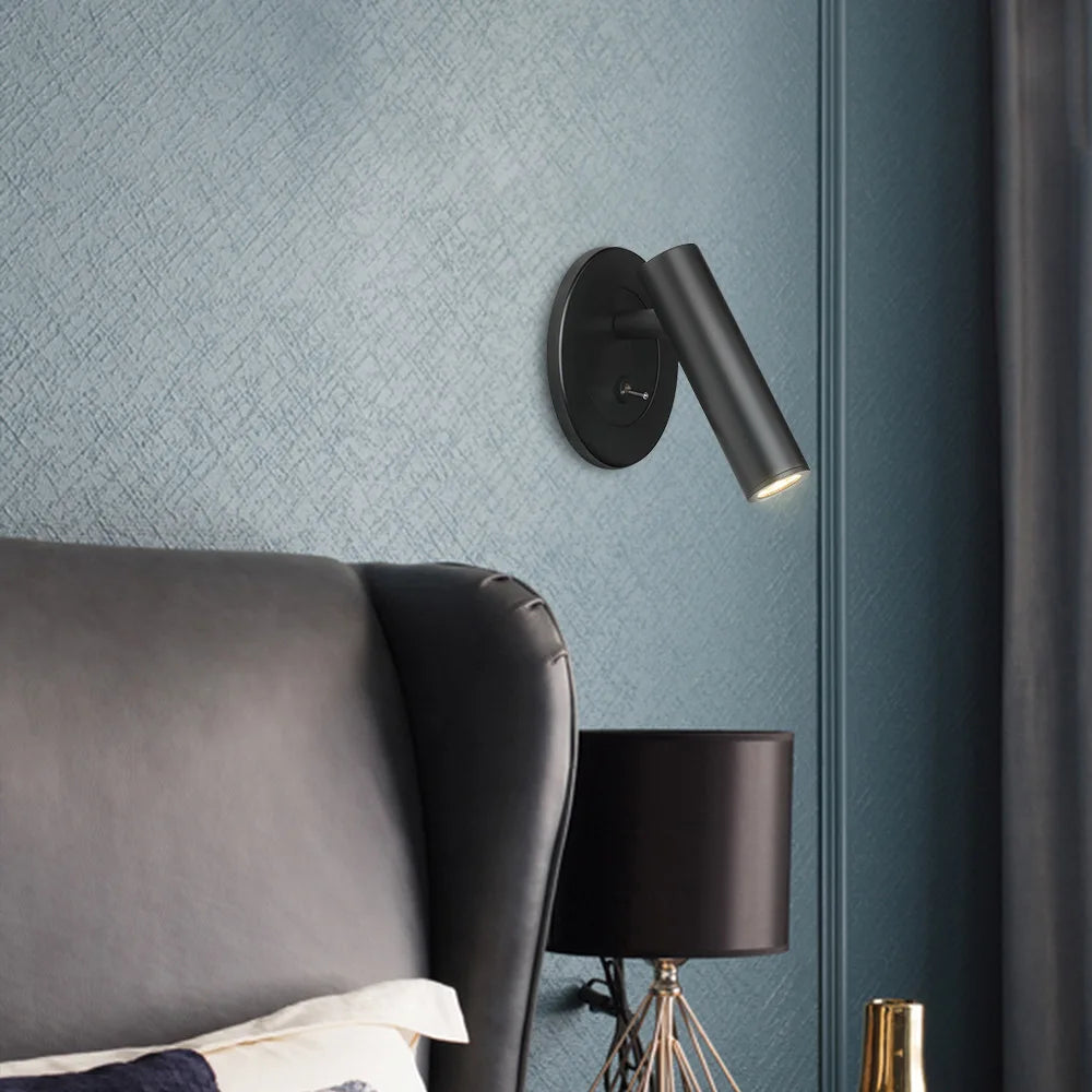 Applique murale LED moderne installée sur un mur de chambre