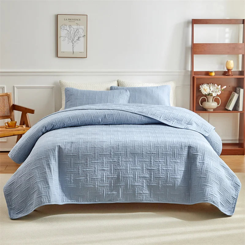 Ensemble couvre-lit matelassé moderne à rayures blé sur un lit king