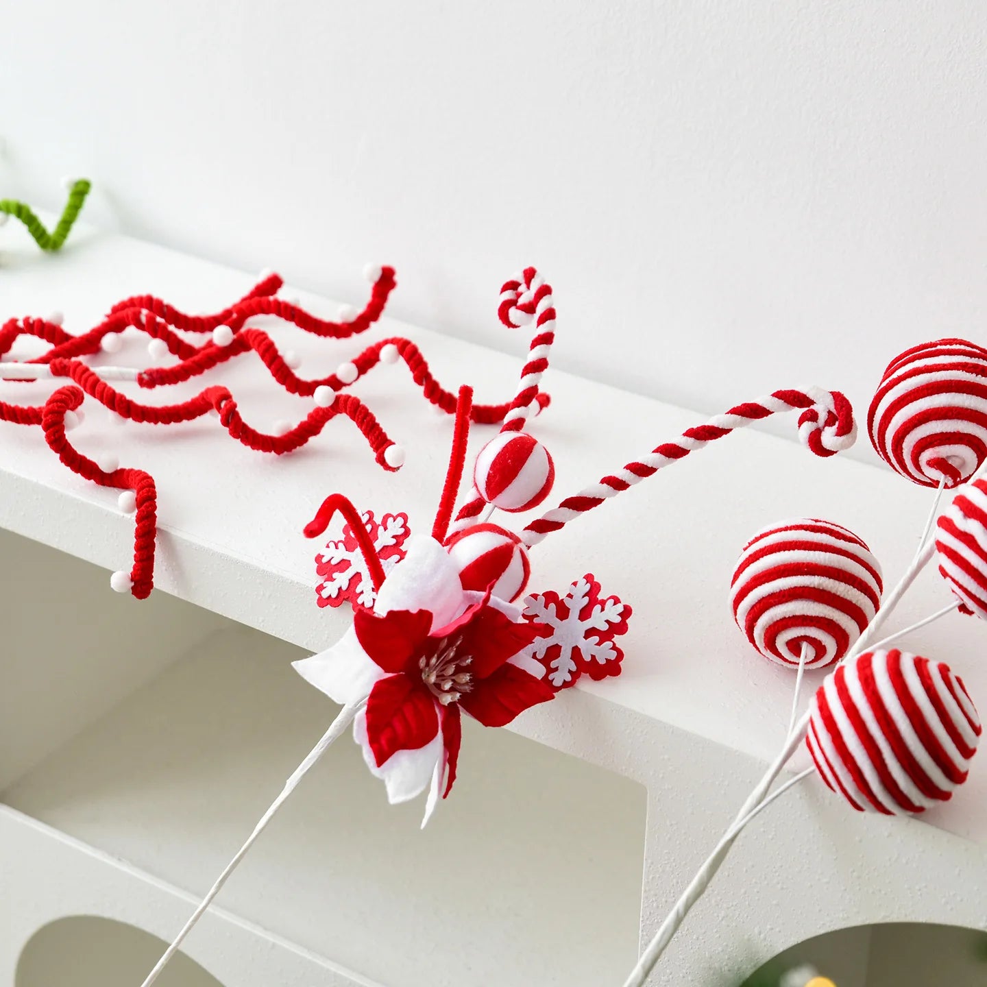 Ornement Noël artisanal en laine bouclée
