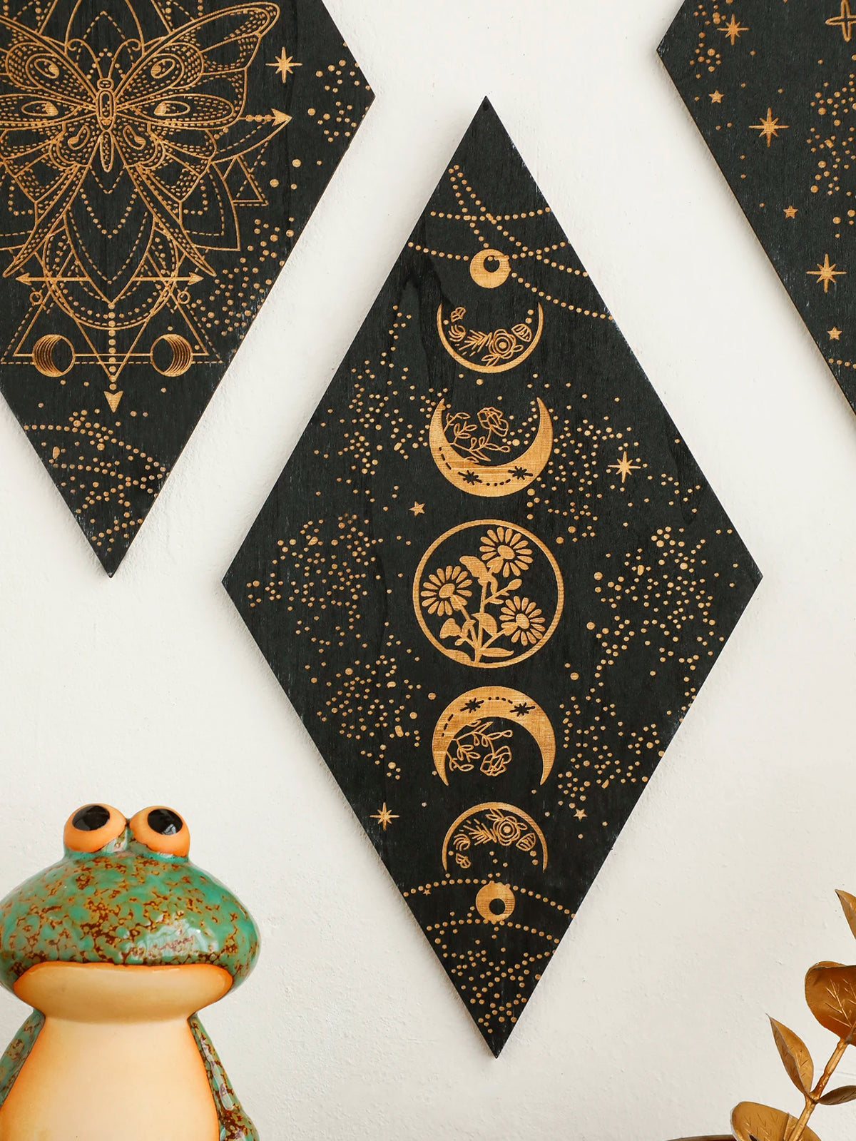 Décoration murale bois romboïde lune et papillon