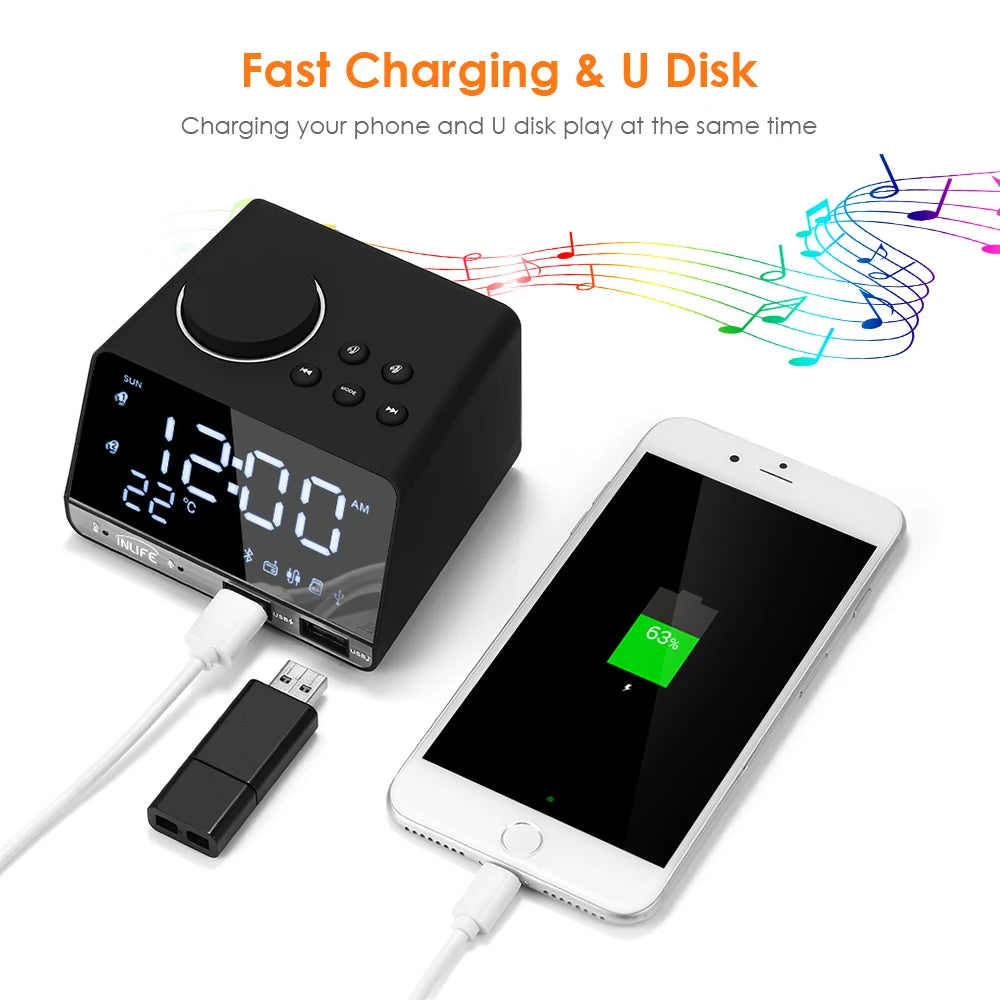 Horloge réveil radio Bluetooth design moderne sur table de chevet