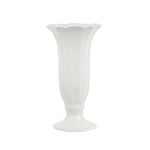 Vase décoratif blanc de forme élégante avec un bord ondulé.