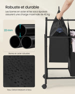 Chariot linge sale placé dans une buanderie moderne