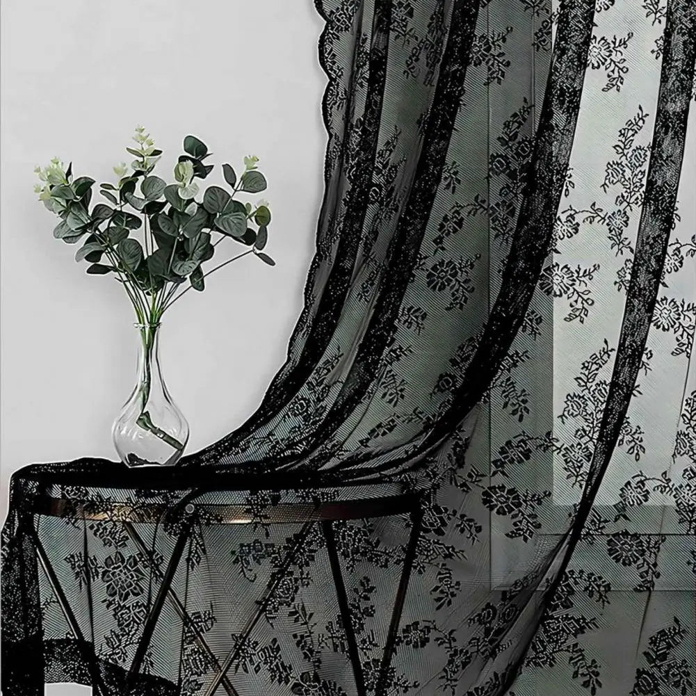 Rideau transparent en dentelle florale noire sur fenêtre de salon