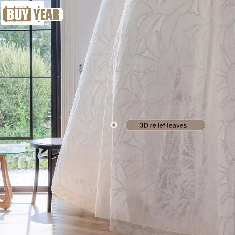 Rideau blanc français avec relief 3D romantique dans une chambre à coucher élégante