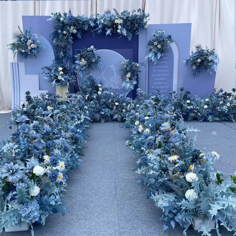 Décoration florale bleu foncé pour mariage