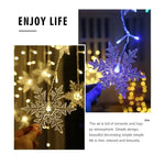 Guirlande LED flocon de neige bleue décorant un intérieur moderne