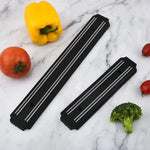 Porte-couteau magnétique blanc avec outils de cuisine rangés