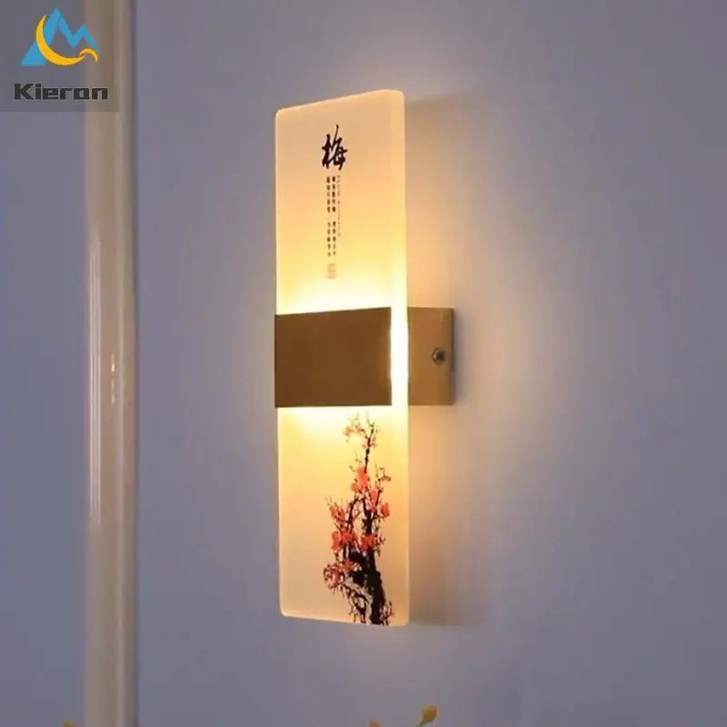 Applique murale LED en forme de fleur moderne sur un mur blanc