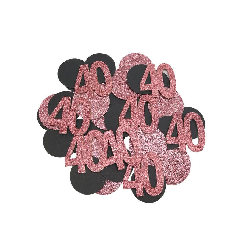 Table d'anniversaire adulte avec confettis dispersés