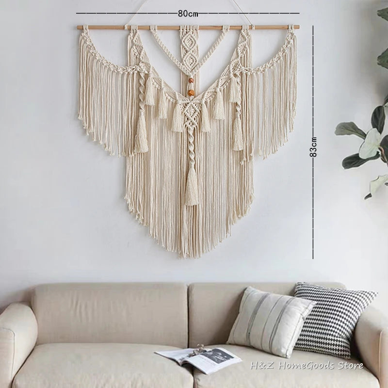 Tapisserie ovale en macramé décorant un salon style nordique
