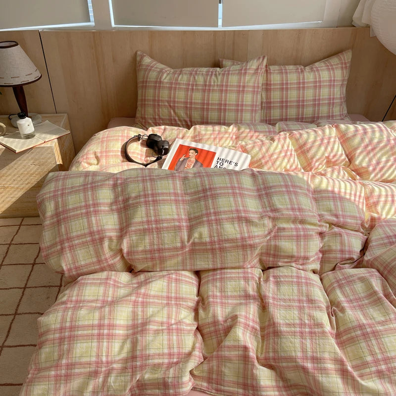 Housse de couette 150x200 en coton à rayures roses sur un lit