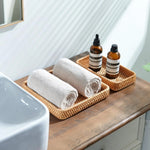 Panier en rotin vert pour accessoires salle de bain
