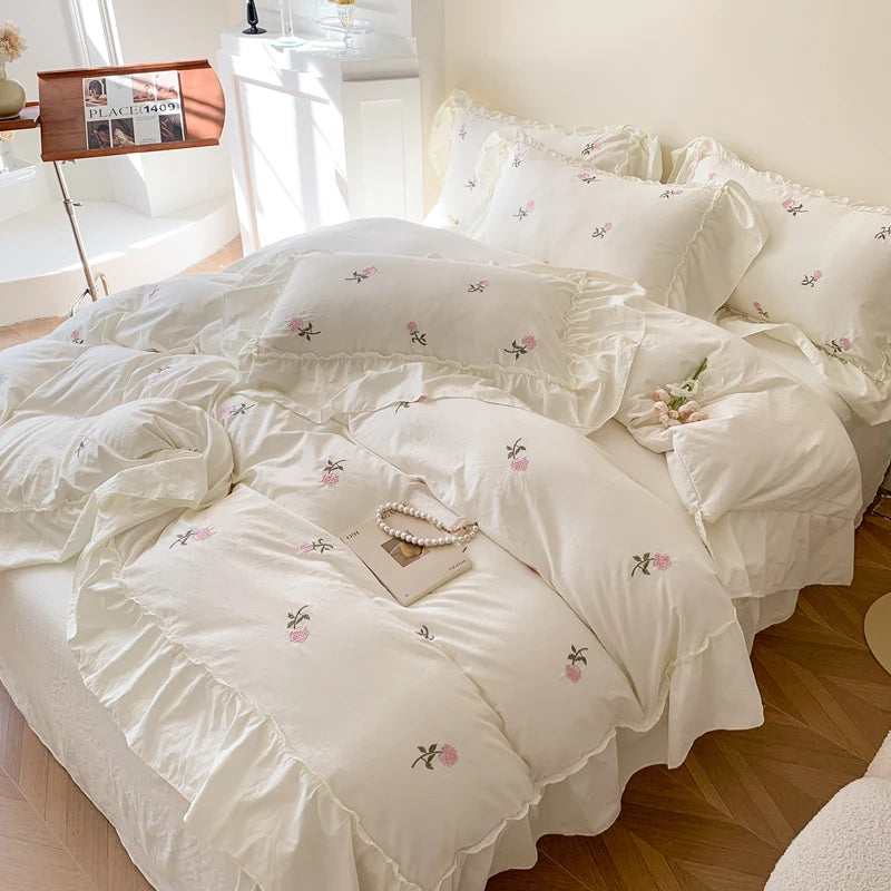 Housse de couette style princesse dans une chambre décorée
