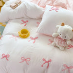 Ensemble de draps 3 pièces rose sur lit