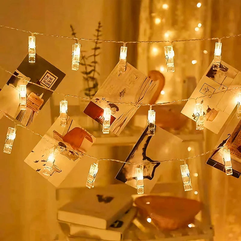 Guirlande lumineuse LED allumée en blanc chaud