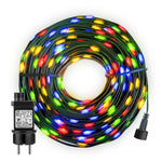 Guirlande lumineuse LED blanche enroulée autour d'un sapin de Noël