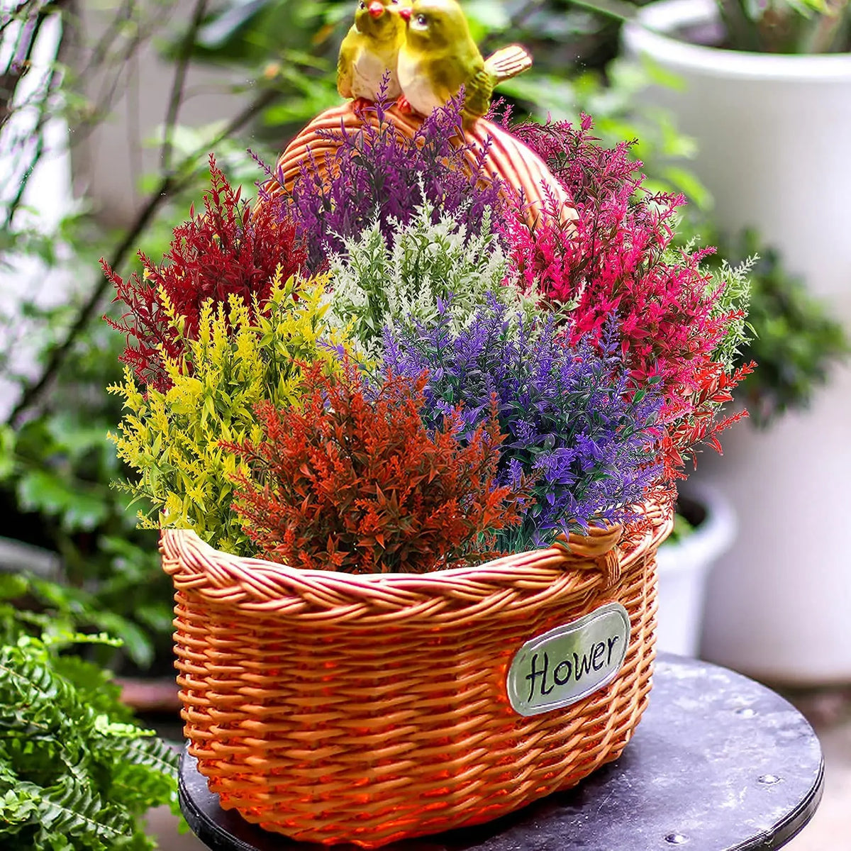 Jardinières suspendues avec fleurs artificielles lavande