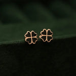 Boucles d'oreilles argent 925 trèfle porte-bonheur noir plante détail du motif