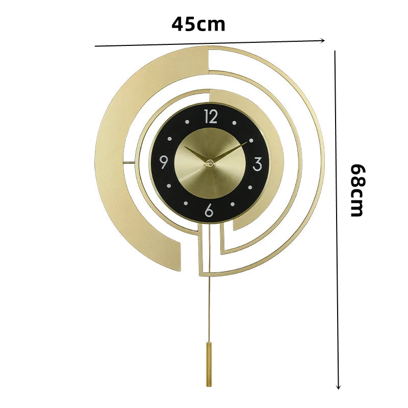 Horloge murale dorée dans un salon élégant