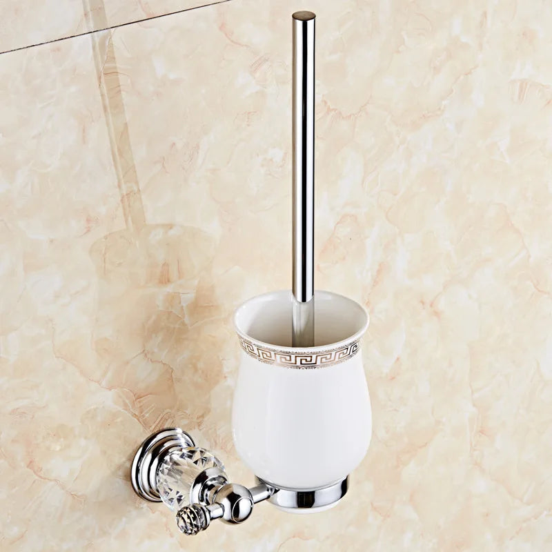 Installation murale de l'ensemble d'accessoires de salle de bain dans une salle de bain moderne