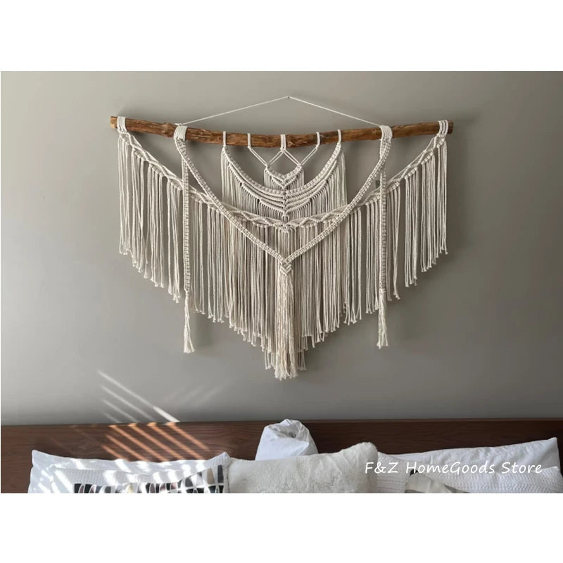 Détail du tissage à la main du tapis mural macramé