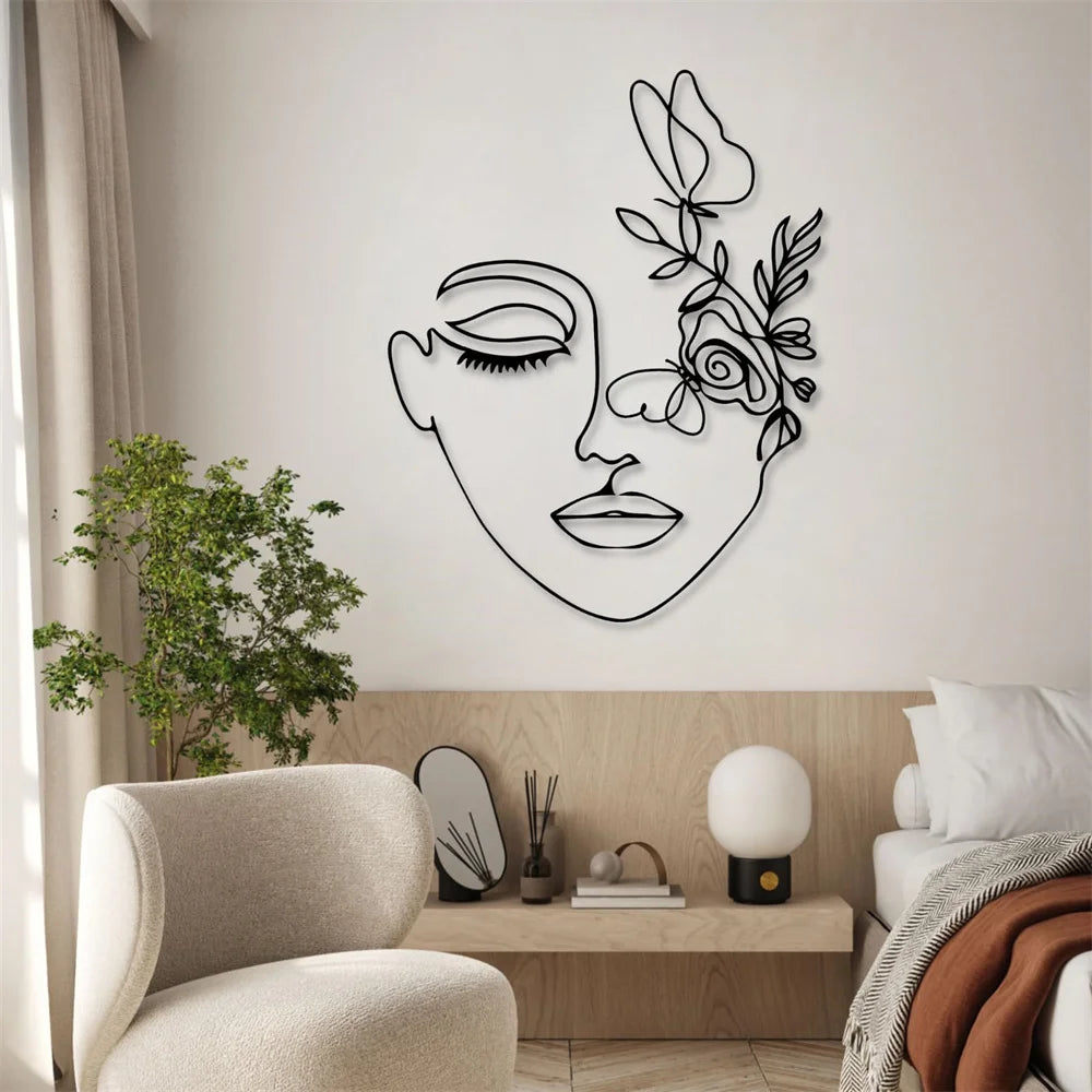 Vue de côté montrant la forme irrégulière du décor mural