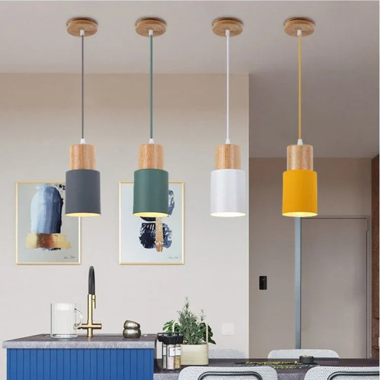 Lampe suspendue verte pour ambiance moderne dans une chambre