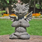 Détail de la sculpture de dragon en résine avec effet lumineux