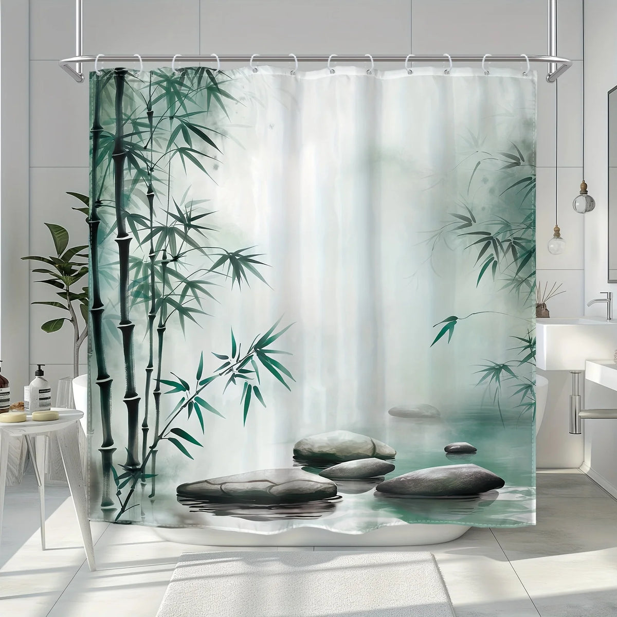 Rideau de douche imprimé bambou et pierres, ambiance apaisante dans une salle de bain lumineuse en bois clair.