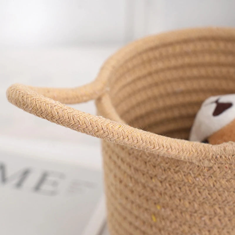Panier suspendu en corde de coton rose pour décoration murale