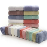 Serviette pour les mains et gant de toilette assortis dans un ensemble 3 pièces