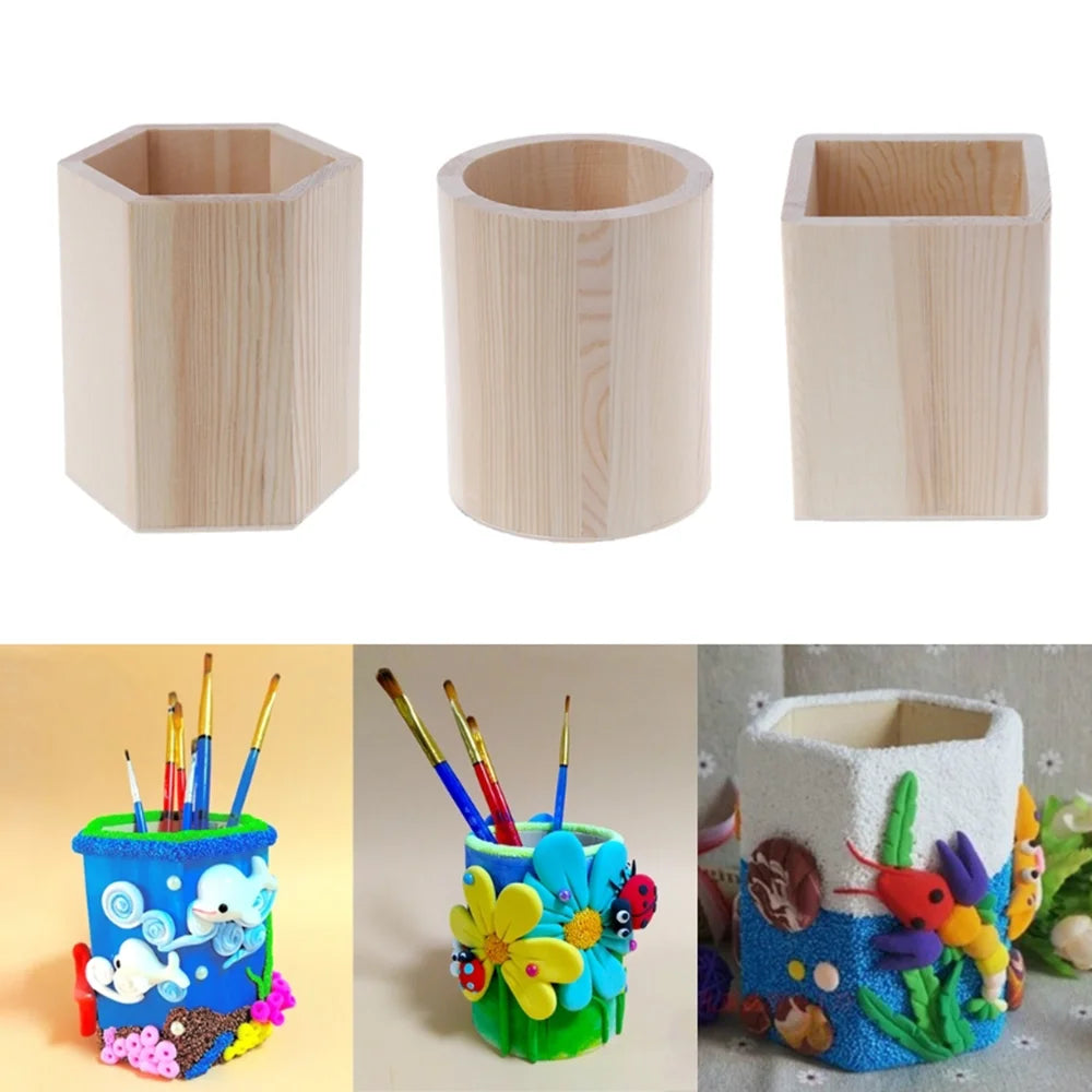 Boîte de rangement en bois naturel pour stylos et crayons sur un bureau moderne