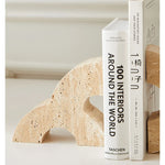 Détail de la texture naturelle du travertin beige