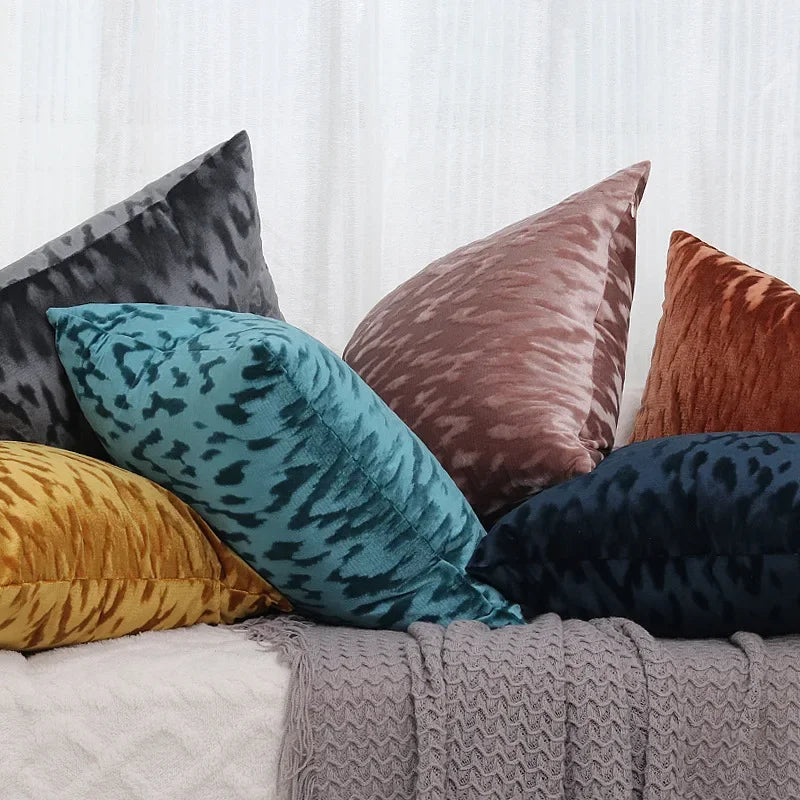 Coussin décoratif velours rose pour chaise