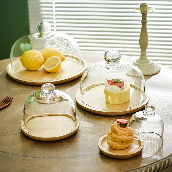Plateau à gâteaux avec dôme en verre et base en bambou - vue de dessus