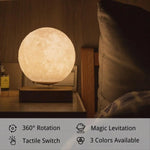 Lampe lune lévitation sur bureau avec éclairage blanc chaud