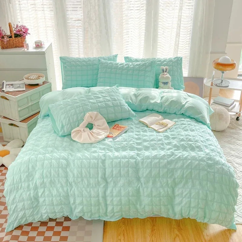 Housse de couette froncée en tissu à bulles vue de près