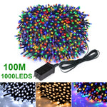 Guirlande lumineuse LED étanche 50m illuminant un jardin de nuit