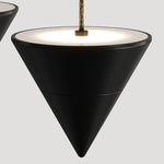 Comparaison de la lampe LED conique suspendue avec d'autres luminaires décoratifs