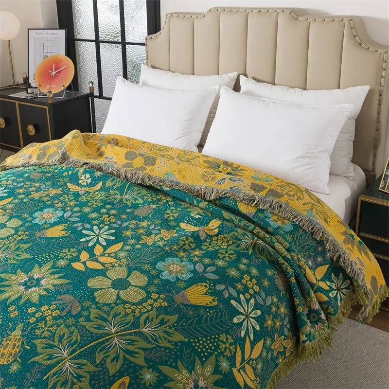 Détail motif jacquard floral couverture gaze coton