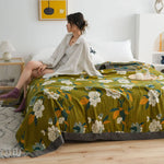 Détail du tissage jacquard géométrique du couvre-lit en gaze de coton