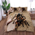 Détail impression 3D araignée sur housse de couette marron