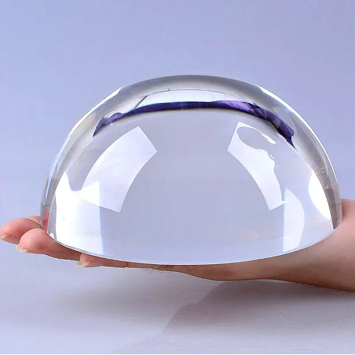 Presse-papier en verre cristal demi-sphère sur bureau