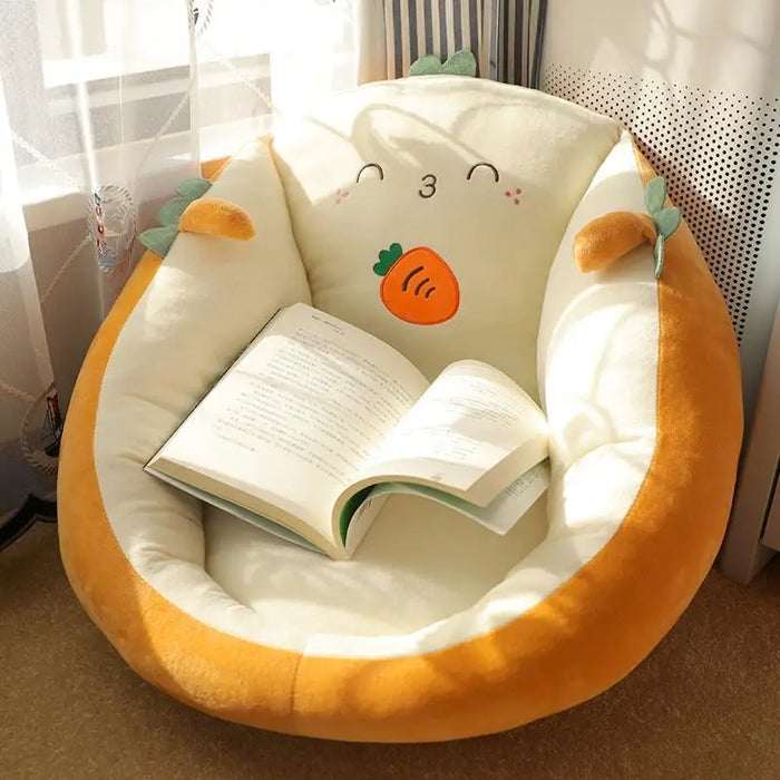 Coussin de sol japonais doux en tissu peluche rouge sur parquet