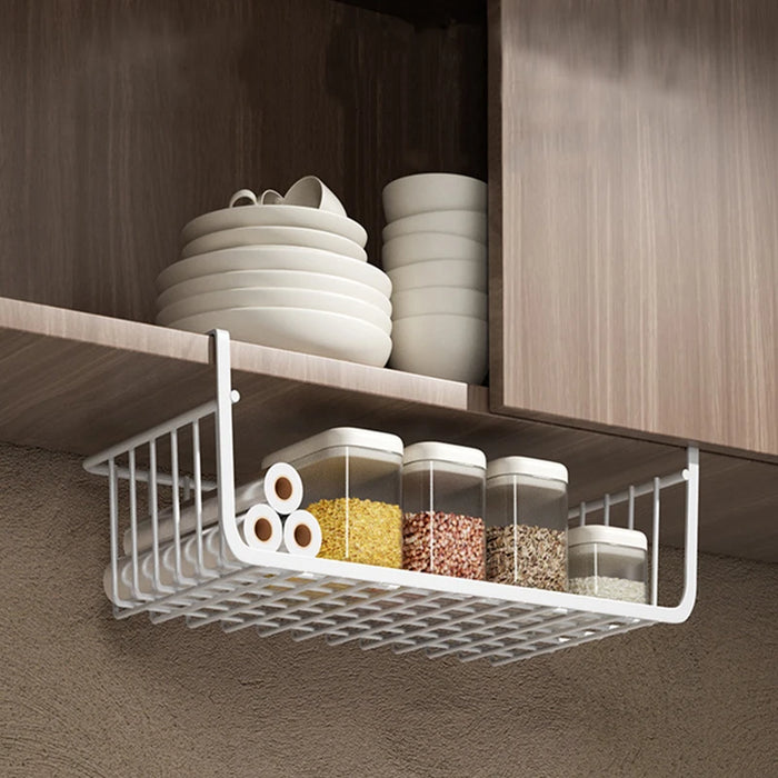 Panier suspendu métal noir sous armoire cuisine
