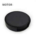 Porte-boissons ronds et noirs en cuir avec logo Wotor imprimé au centre.